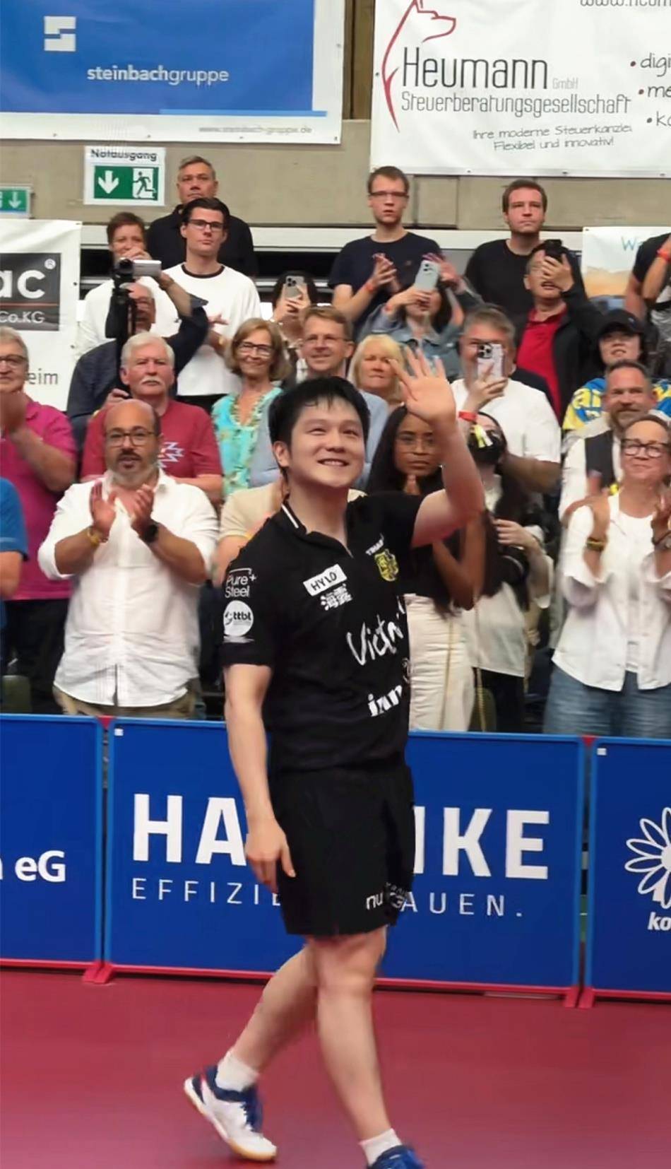 球队取得连胜，引发球迷狂热气氛