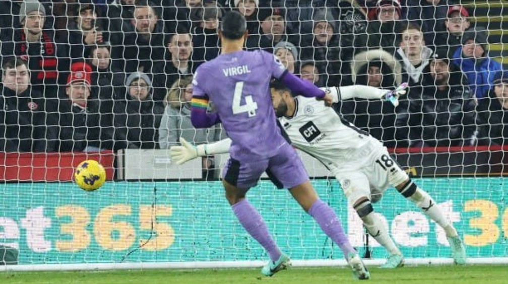 爱游戏官方入口-谢菲联客场取胜，继续保持英超升级势头的简单介绍