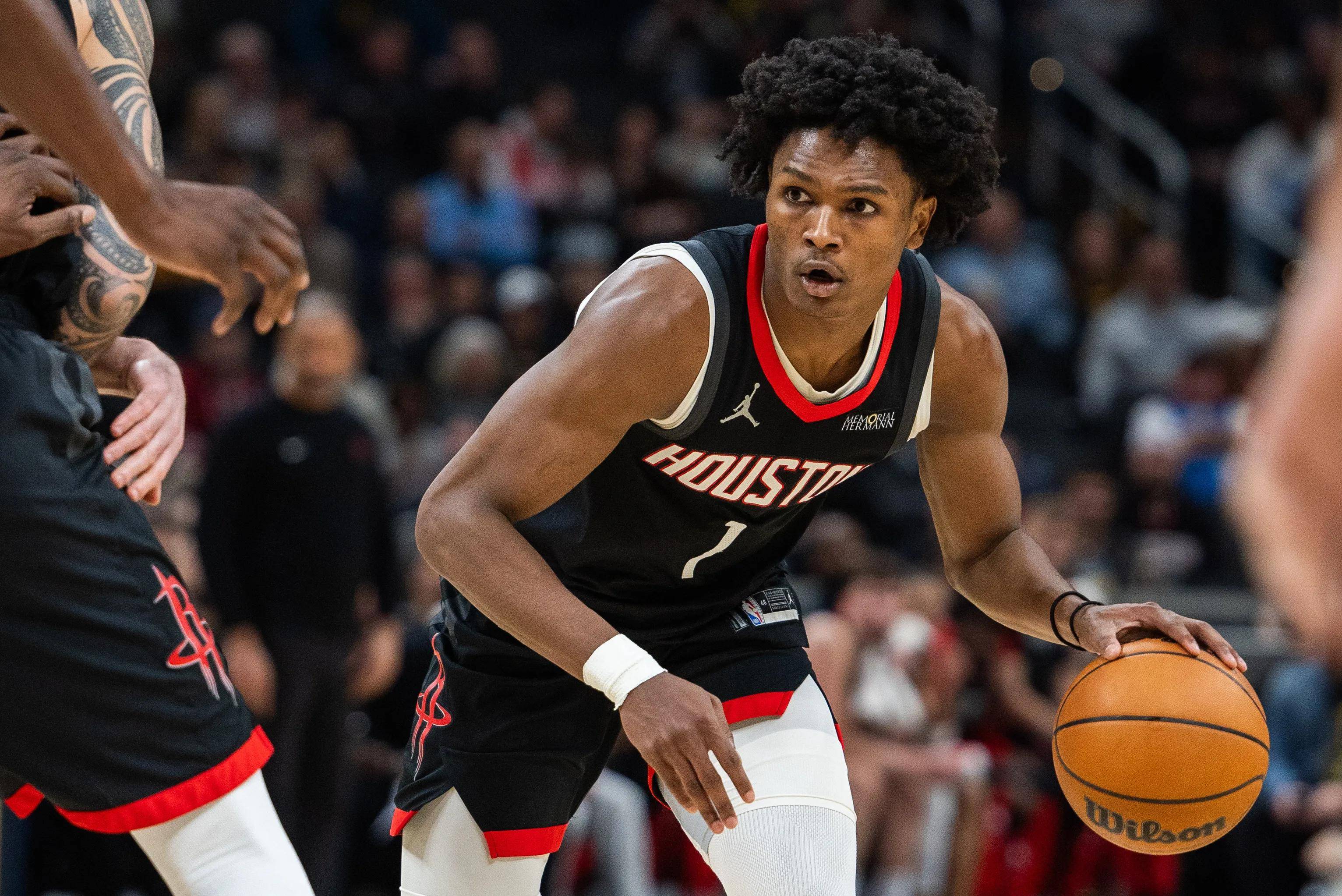 包含热火队在紧张对抗中战胜对手获得重要一战的词条