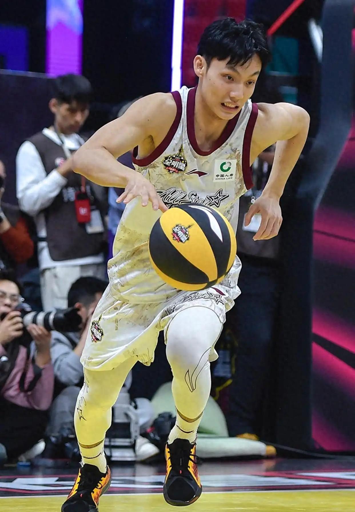 爱游戏登录入口-国家队集结备战，篮球运动迎来巅峰对决的简单介绍