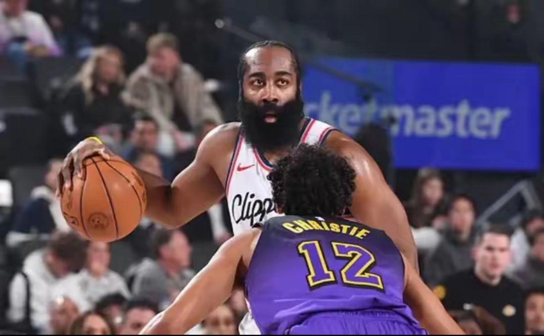 勇士主场战胜湖人,实现四连胜 勇士主场战胜湖人,实现四连胜