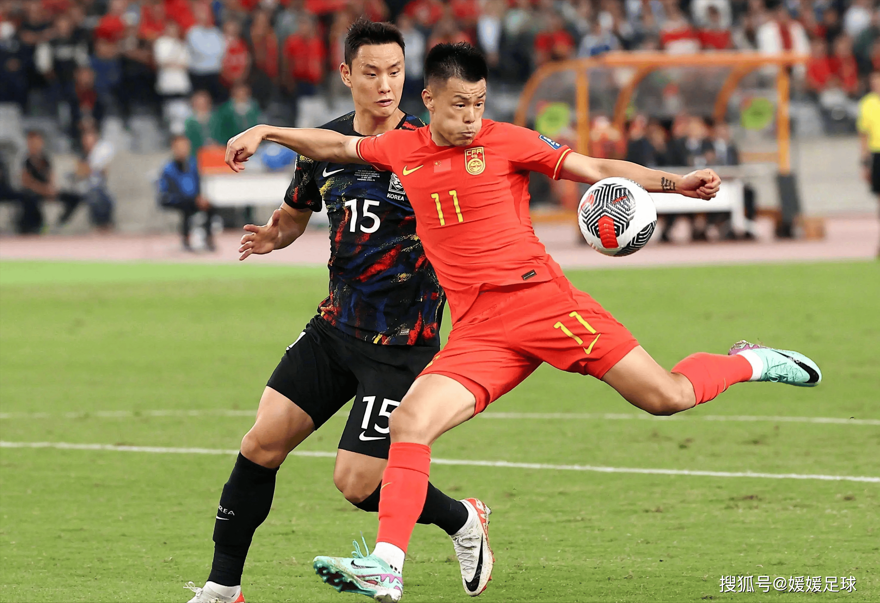 足球比赛中球员绝对实力展现 足球比赛中球员绝对实力展现